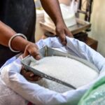 सरकार ने चीनी कारोबारियों के लिए भंडारण अवधि घटाकर 15 दिन की