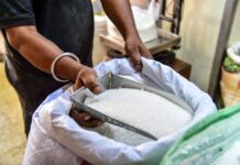 सरकार ने चीनी कारोबारियों के लिए भंडारण अवधि घटाकर 15 दिन की